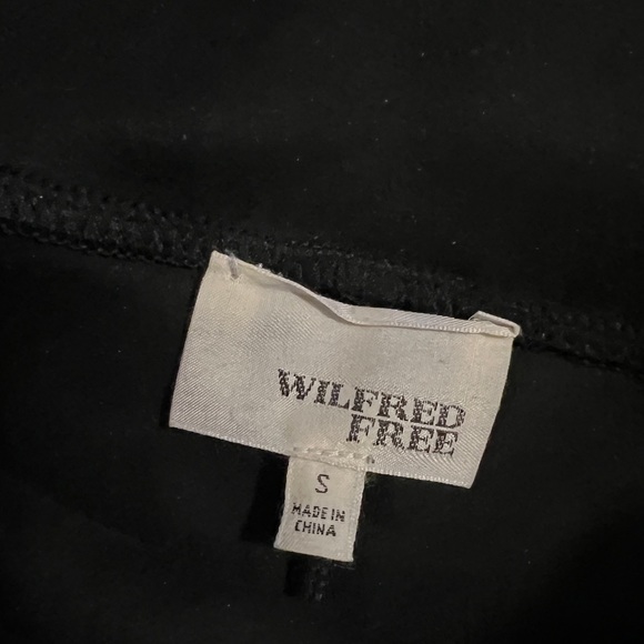 Aritzia - Picture 2 of 2